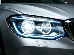 Dari Halogen ke Adaptif: Perjalanan Rekayasa Lampu Depan Bi Functional LED yang Belum Terungkap